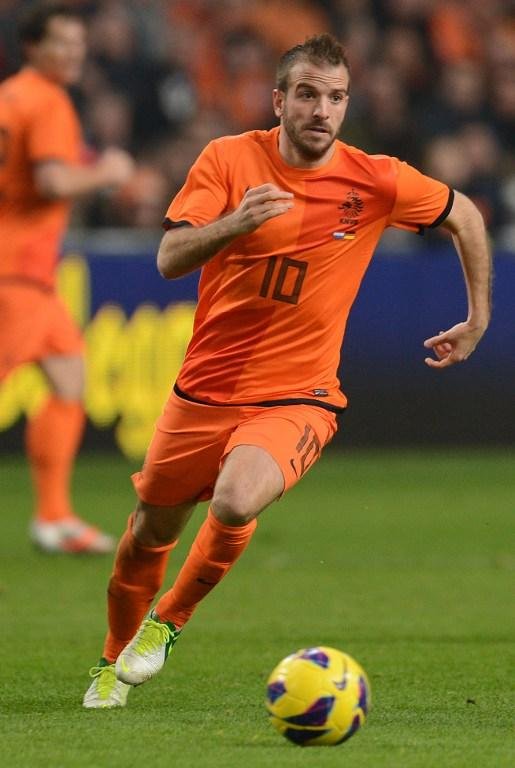 Les&atilde;o tira holand&ecirc;s Van der Vaart da Copa do Mundo