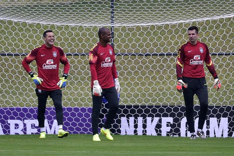 Com trint&otilde;es, posi&ccedil;&atilde;o de goleiros &eacute; a mais experiente da Sele&ccedil;&atilde;o