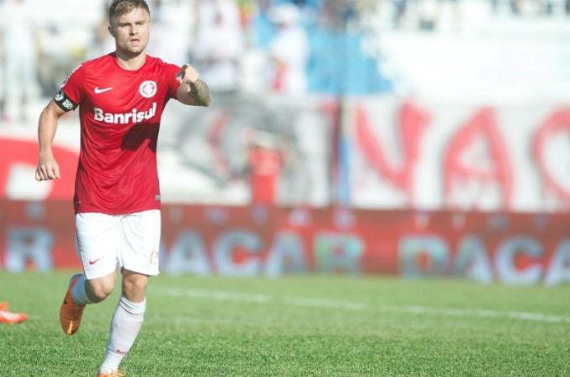 Eduardo Sasha entra no lugar de Ot&aacute;vio, machucado
