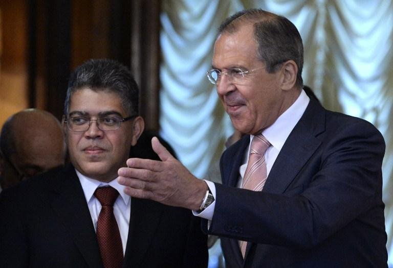 Ministro venezuelano El&iacute;as Jaua (&agrave; esquerda) acompanha o colega Sergei Lavrov