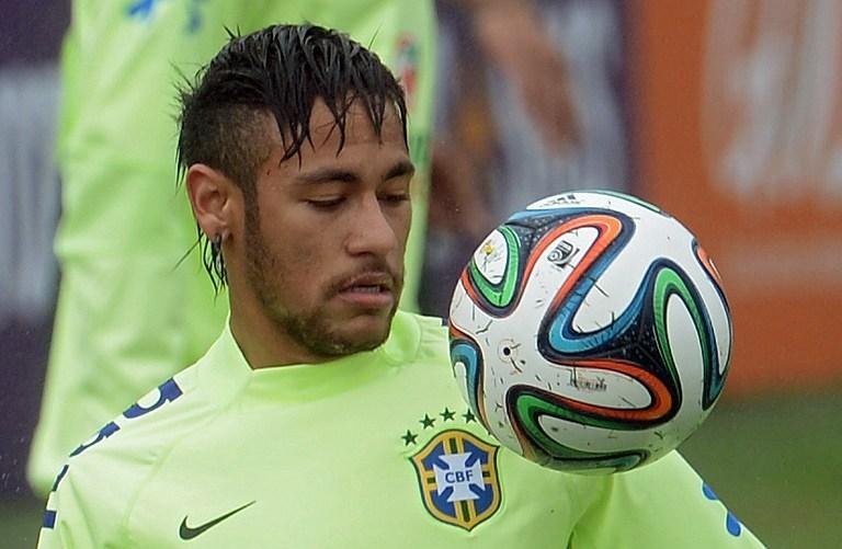 Neymar se apresenta com quase tr&ecirc;s quilos a mais