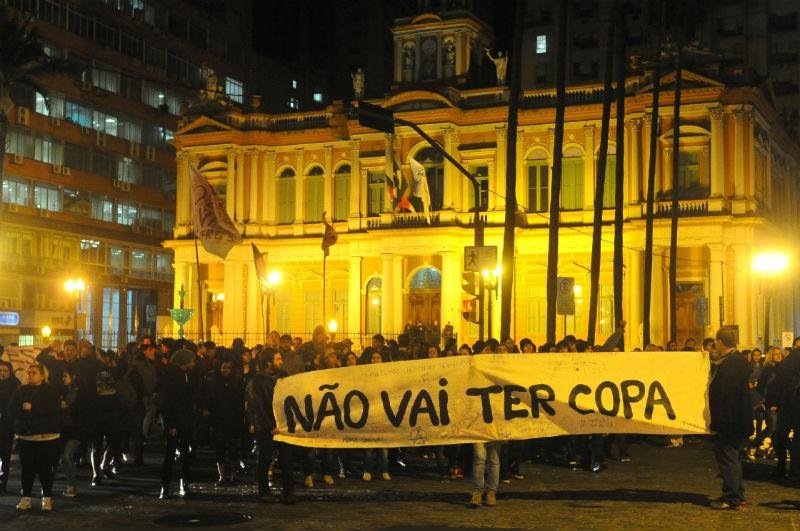 Concentra&ccedil;&atilde;o ocorreu em frente ao Pa&ccedil;o Municipal