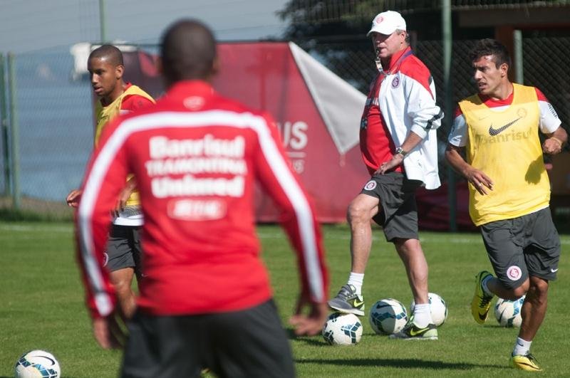 T&eacute;cnico do Inter elege a organiza&ccedil;&atilde;o t&aacute;tica como receita para vencer seu ex-clube