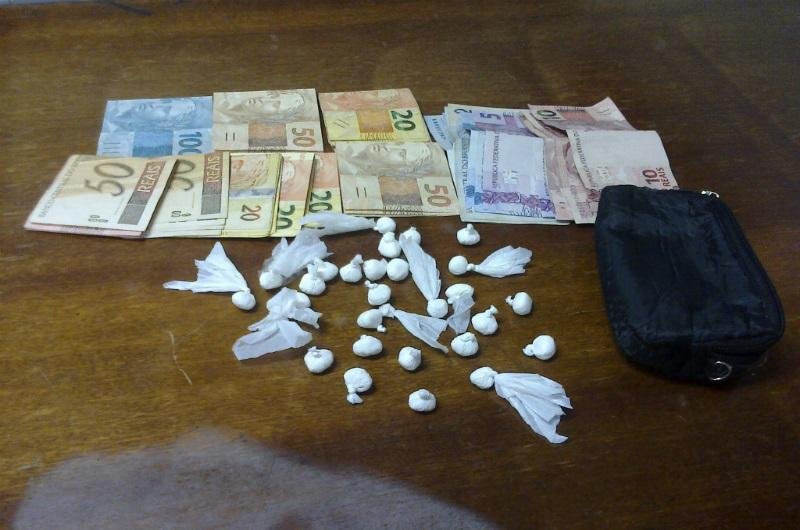 Policiais encontraram com os suspeitos, coca&iacute;na, anota&ccedil;&otilde;es do tr&aacute;fico e dinheiro