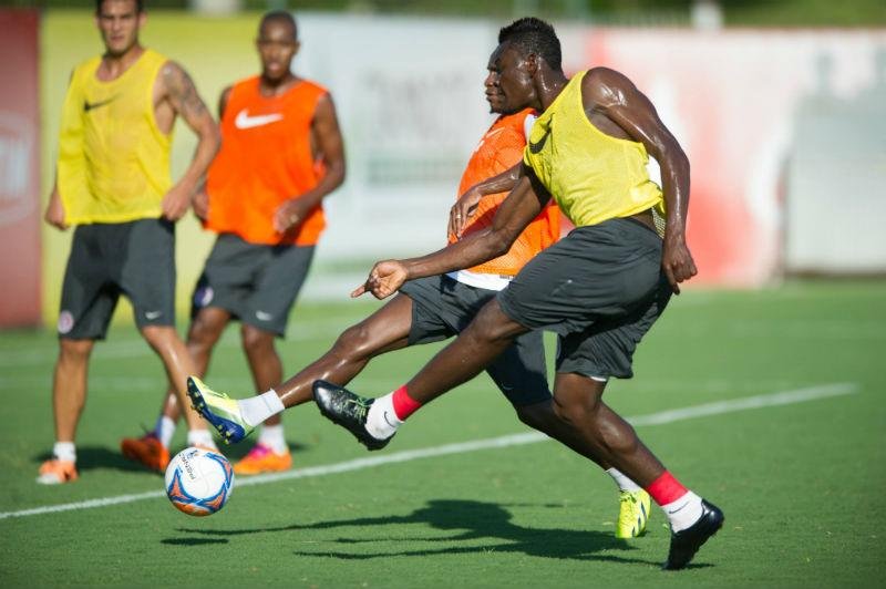 Paul&atilde;o sofreu les&atilde;o muscular e ainda se recupera no Inter