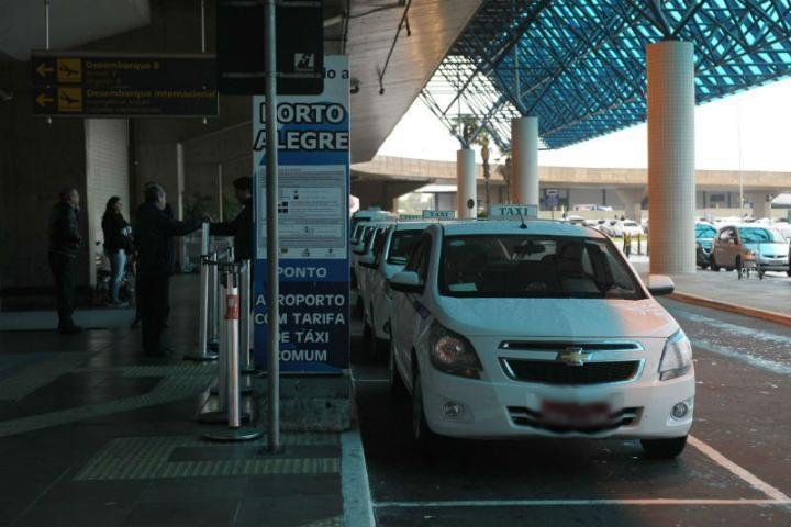 Teste revela abuso na cobran&ccedil;a de t&aacute;xi no Aeroporto Salgado Filho