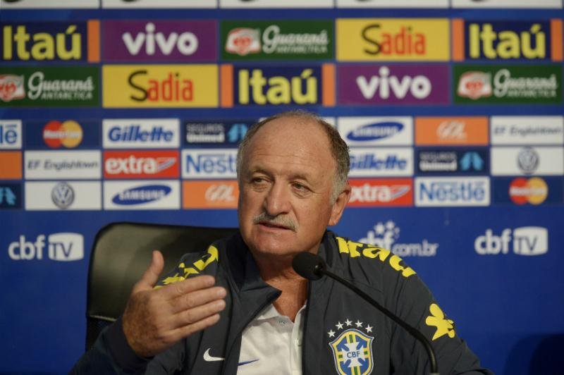 T&eacute;cnico quer avaliar alternativas para lesionado Paulinho
