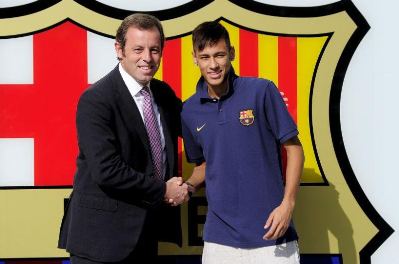Ex-presidente do FC Barcelona e Neymar durante apresenta&ccedil;&atilde;o do jogador