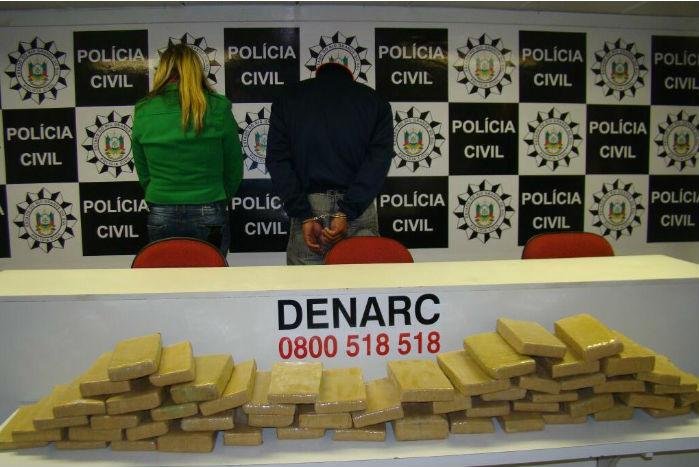Casal foi preso com 53 tijolos de maconha na ERS 287, em Ven&acirc;ncio Aires