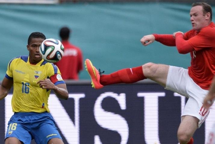 Wayne Rooney fez gol, mas ficou sem a vit&oacute;ria para a esquadra da Rainha
