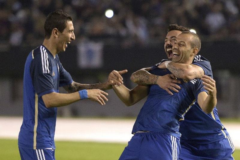 Argentina goleia Trinidad e Tobado, mas Messi &eacute; frustrado pela trave