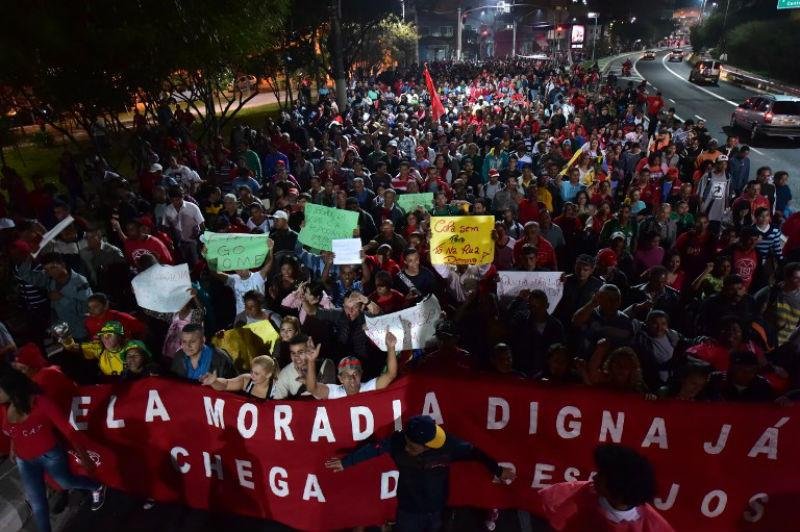 Cerca de 12 mil pessoas participaram do protesto que criticou os gastos com a Copa
