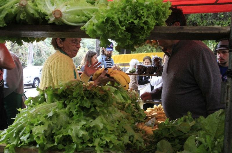 Feira de org&acirc;nicos da Reden&ccedil;&atilde;o &eacute; refer&ecirc;ncia