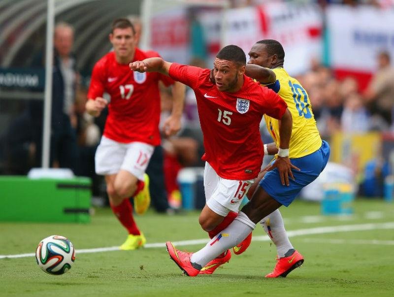 Meia Oxlade-Chamberlain corre risco de ser cortado