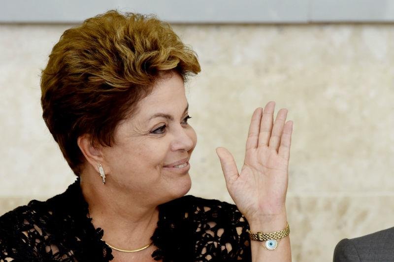 TSE rejeita multa a Dilma por propaganda antecipada