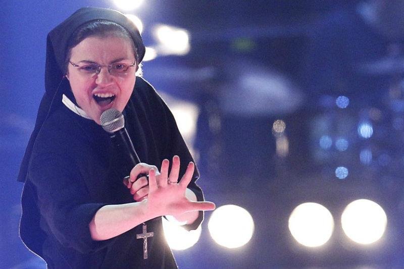 Freira &eacute; grande vencedora do The Voice na It&aacute;lia 