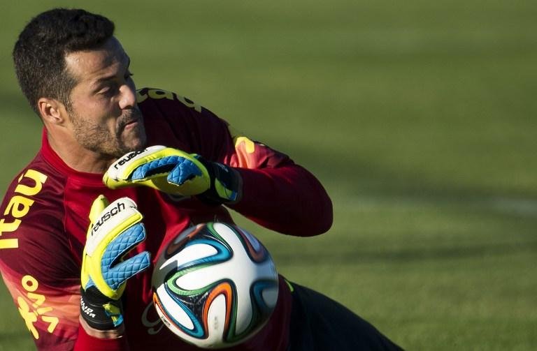 Julio Cesar tenta ser quinto goleiro a ganhar uma Copa pela Sele&ccedil;&atilde;o