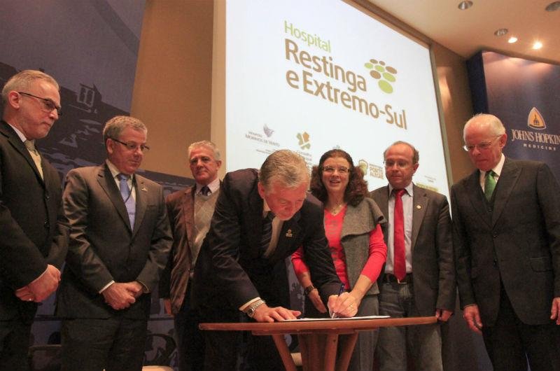 Contratualiza&ccedil;&atilde;o do Hospital Restinga &eacute; assinada nesta sexta