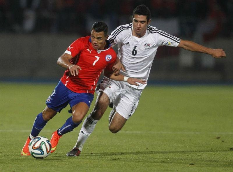 Atacante Alexis S&aacute;nchez sente dores no ombro