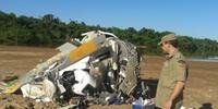 Helicóptero caiu por volta das 2h deste sábado no município de Aruanã, em Goiás