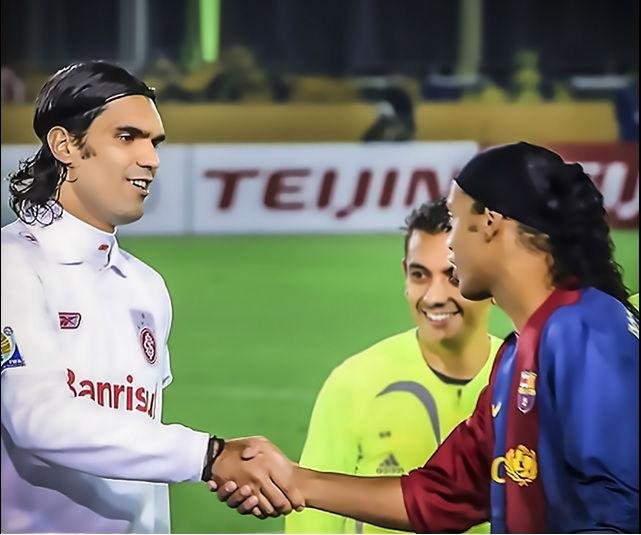 Fernand&atilde;o e Ronaldinho na final do Mundial de Clubes da Fifa no Jap&atilde;o em 2006