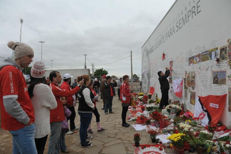 Colorados fazem homenagem a Fernand&atilde;o no Beira-Rio