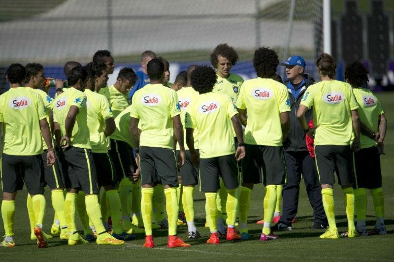 Felip&atilde;o tem chamado palestrantes para falar com jogadores
