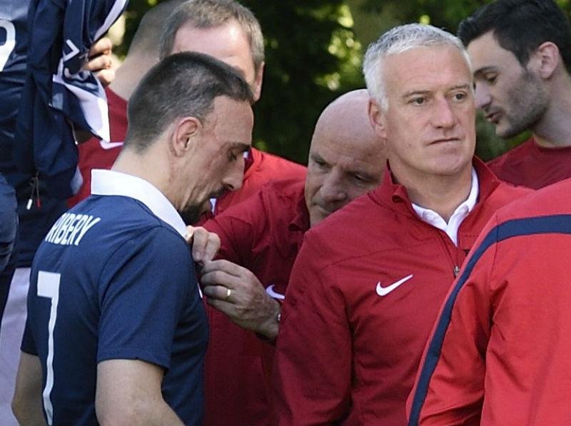 Didier Deschamps confia que Fran&ccedil;a vai superar aus&ecirc;ncia do craque Rib&eacute;ry