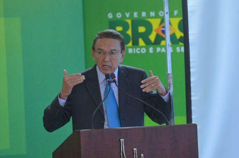 Lob&atilde;o diz que est&aacute;dios ter&atilde;o abastecimento adequado