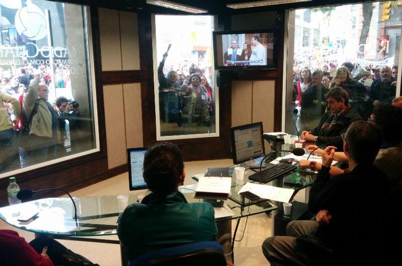 Servidores acompanharam o debate na R&aacute;dio Gua&iacute;ba