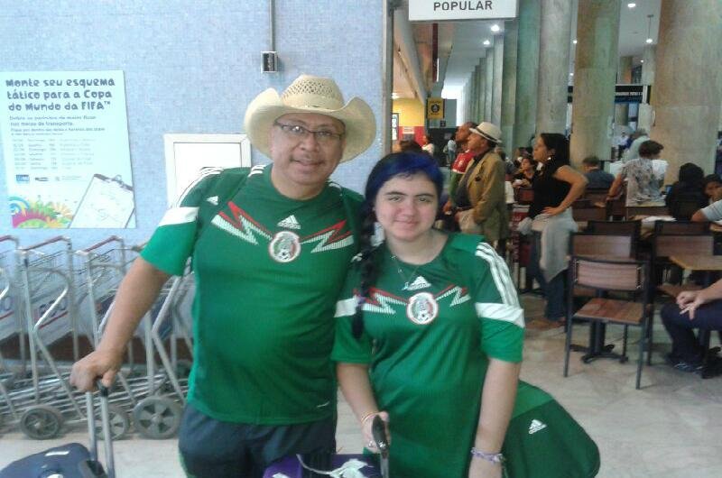 Cezar Zamora trouxe a filha para acompanhar os jogos do M&eacute;xico