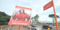 Policiais prestaram homenagem a Fernandão na rua A, ao lado do Beira-Rio