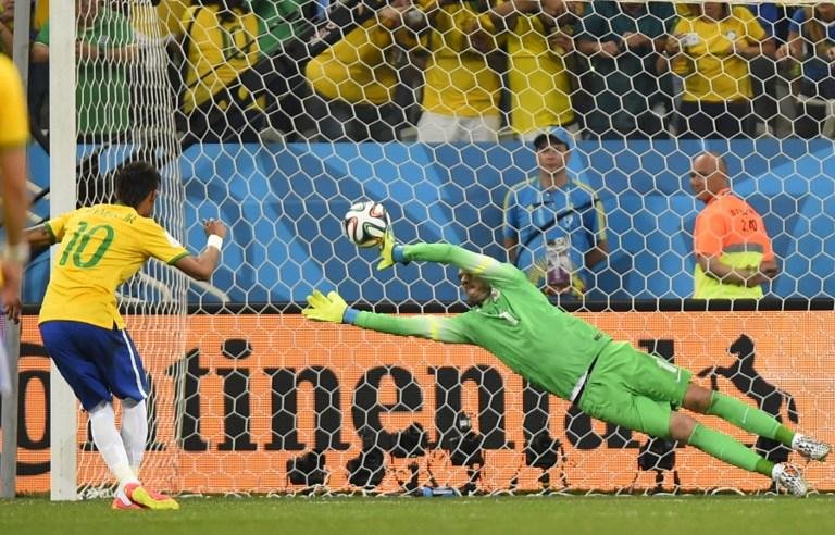 Neymar marcou o gol da virada na cobran&ccedil;a do p&ecirc;nalti