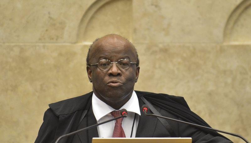 Joaquim Barbosa disse que os bens devem continuar indispon&iacute;veis