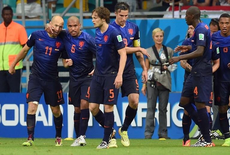 Holanda humilhou a Espanha com goleada de 5 a 1