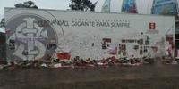 Chuva estraga mensagens deixadas para Fernandão em memorial 