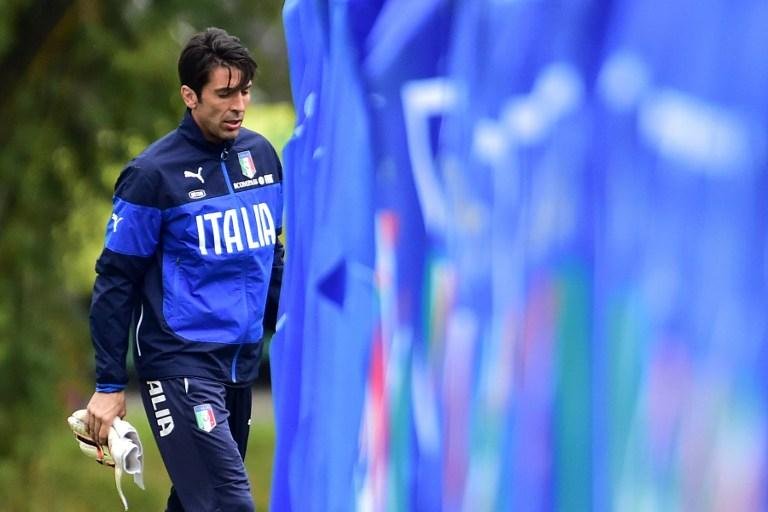 Buffon desfalca a It&aacute;lia na estreia contra a Inglaterra  