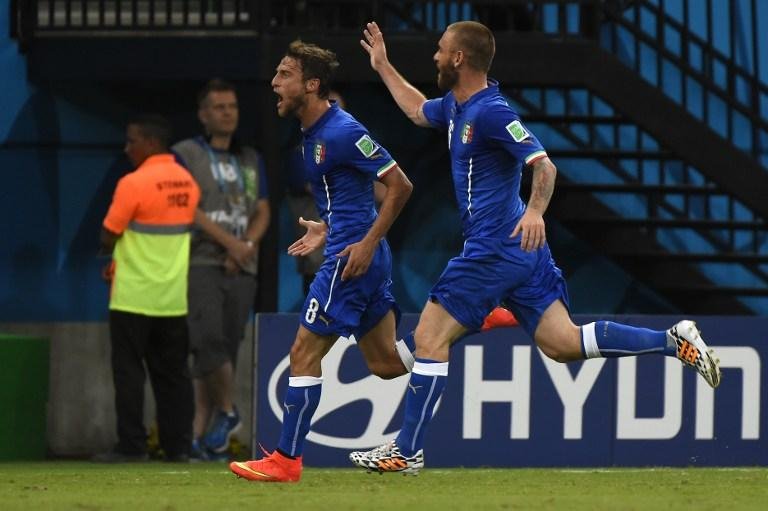 Claudio Marchisio celebra gol que abre o placar da It&aacute;lia