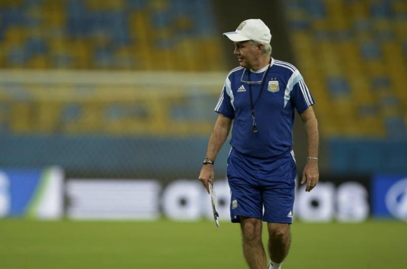 T&eacute;cnico considerou que o primeiro jogo de uma Copa do Mundo &eacute; muito dif&iacute;cil porque h&aacute; muita press&atilde;o