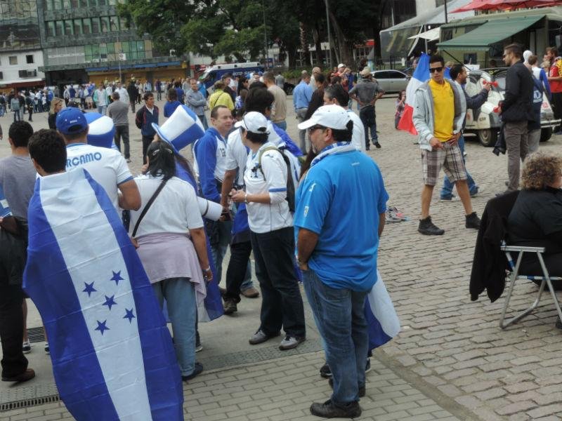 Torcedores de Honduras estavam no Largo Gl&ecirc;nio Peres