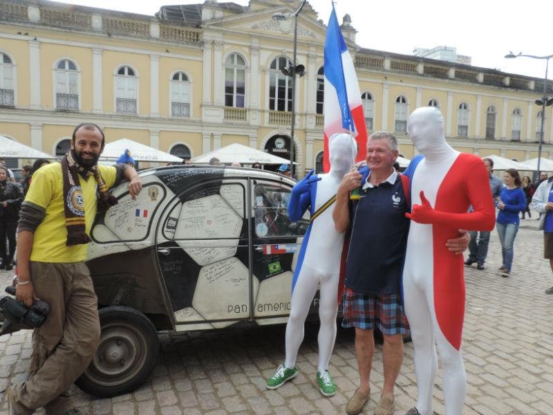 Carro da Copa chamou a aten&ccedil;&atilde;o no Centro