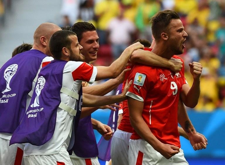 Mehmedi e Seferovic marcaram os gols da Sui&ccedil;a