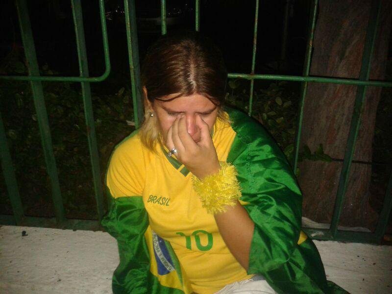 Torcedores ficaram decepcionados com a chegada da sele&ccedil;&atilde;o ao hotel