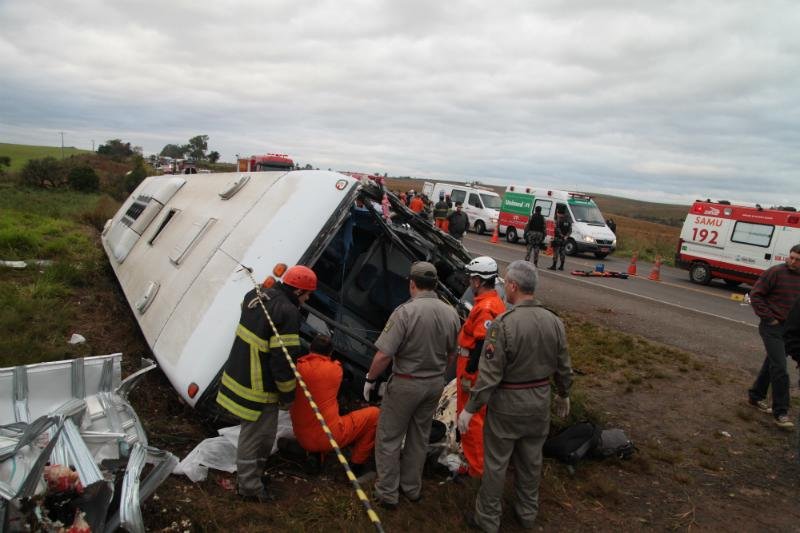 Acidente deixou ao menos 30 feridos em Santa Maria