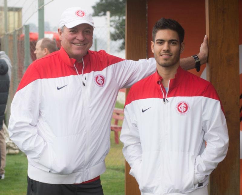 Diogo Ba&iacute;a faz est&aacute;gio com Abel Braga