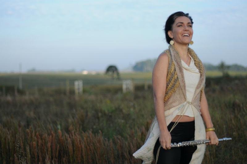 Cantora e compositora Adriana Deffenti &eacute; um dos nomes do festival