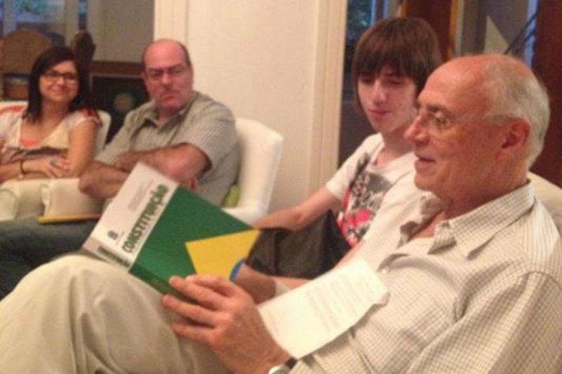 Petista publicou foto no Facebook na casa de Renan Baldi 