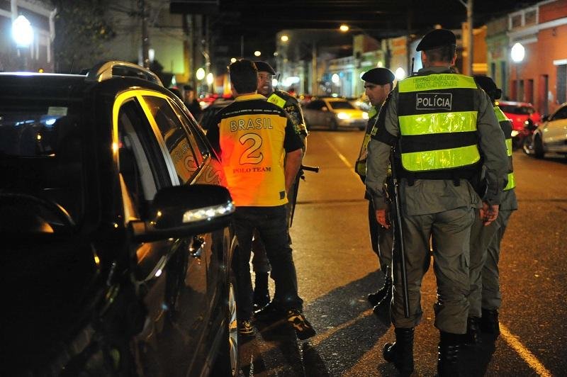 Confus&atilde;o na Cidade Baixa envolveu motorista e taxistas