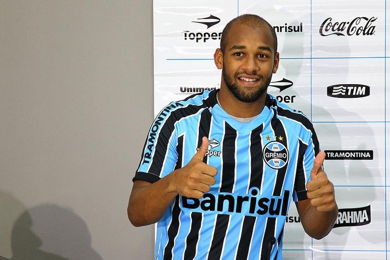 Fellipe Bastos v&ecirc; concorr&ecirc;ncia diminu&iacute;da e pode brigar por vaga no meio-campo
