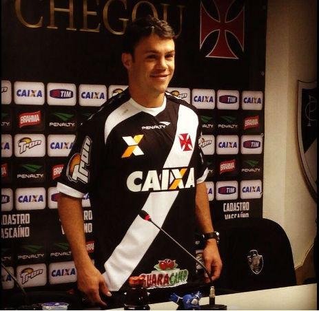 Kleber &eacute; oficialmente apresentado no Vasco 